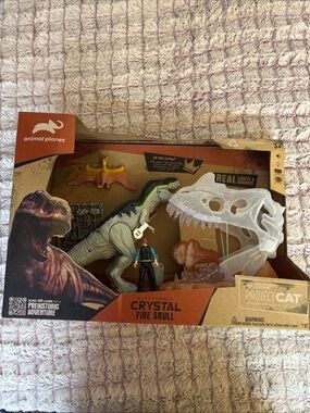 Animal Planet Crystal Fire Skull Dino Playset Light-Up Water Vapor Roaring Sound